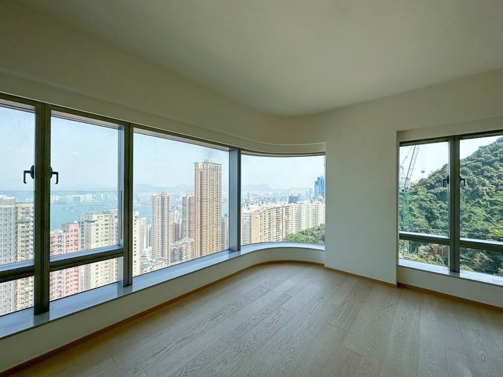 https://img.propertyraptor.com/cdn-cgi/imagedelivery/KD5bF_AFL0JDTbKLWF7z9g/ap8/ap8_001/hornet/prp/img/c4c891a5befe7afbf977bde5756892fb.jpg/public