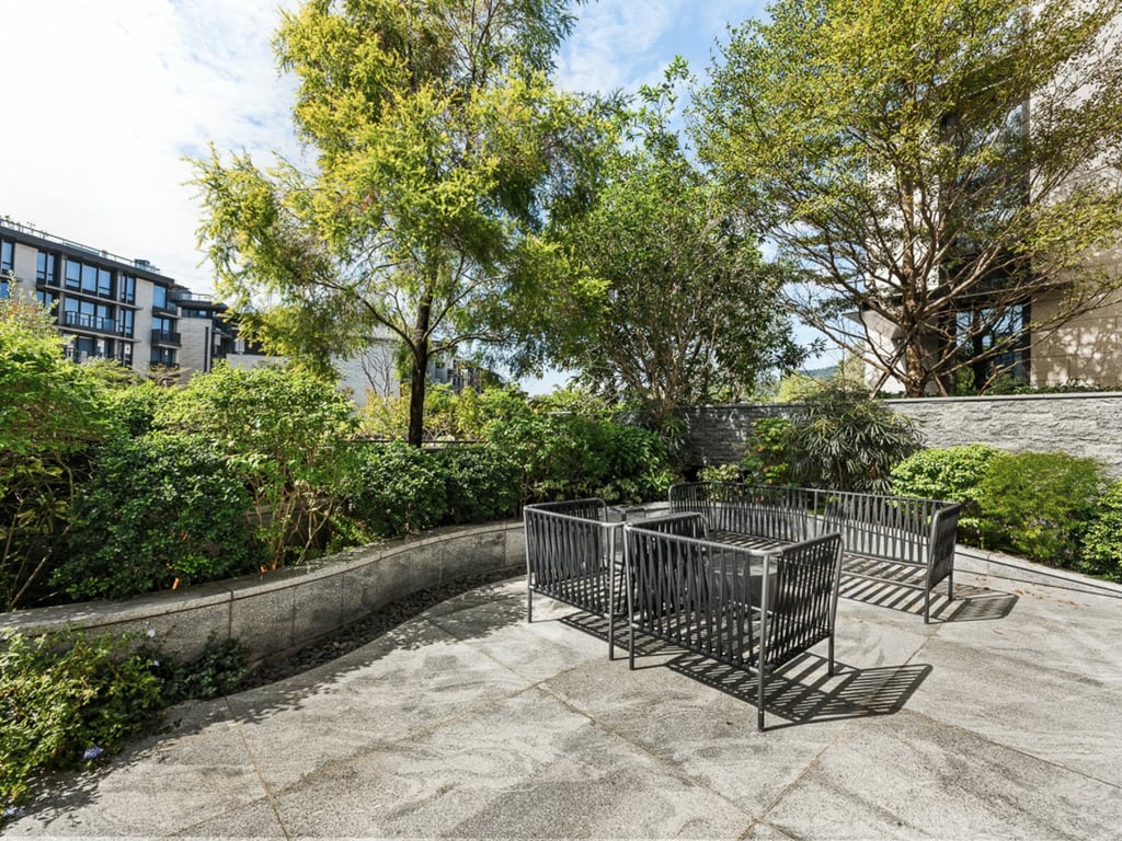 https://img.propertyraptor.com/cdn-cgi/imagedelivery/KD5bF_AFL0JDTbKLWF7z9g/ap8/ap8_001/hornet/prp/img/c4f8717805d72bae476b9c6dd6ae8a7a-wtm.jpg/public