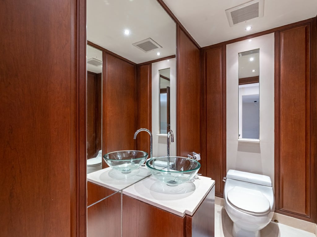 https://img.propertyraptor.com/cdn-cgi/imagedelivery/KD5bF_AFL0JDTbKLWF7z9g/ap8/ap8_001/hornet/prp/img/c50de958f70dca892226b418f80b5cb0.jpg/public