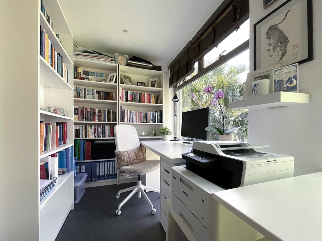 https://img.propertyraptor.com/cdn-cgi/imagedelivery/KD5bF_AFL0JDTbKLWF7z9g/ap8/ap8_001/hornet/prp/img/c51bf888ed9e37c0df5862f04506c742-wtm.jpg/public