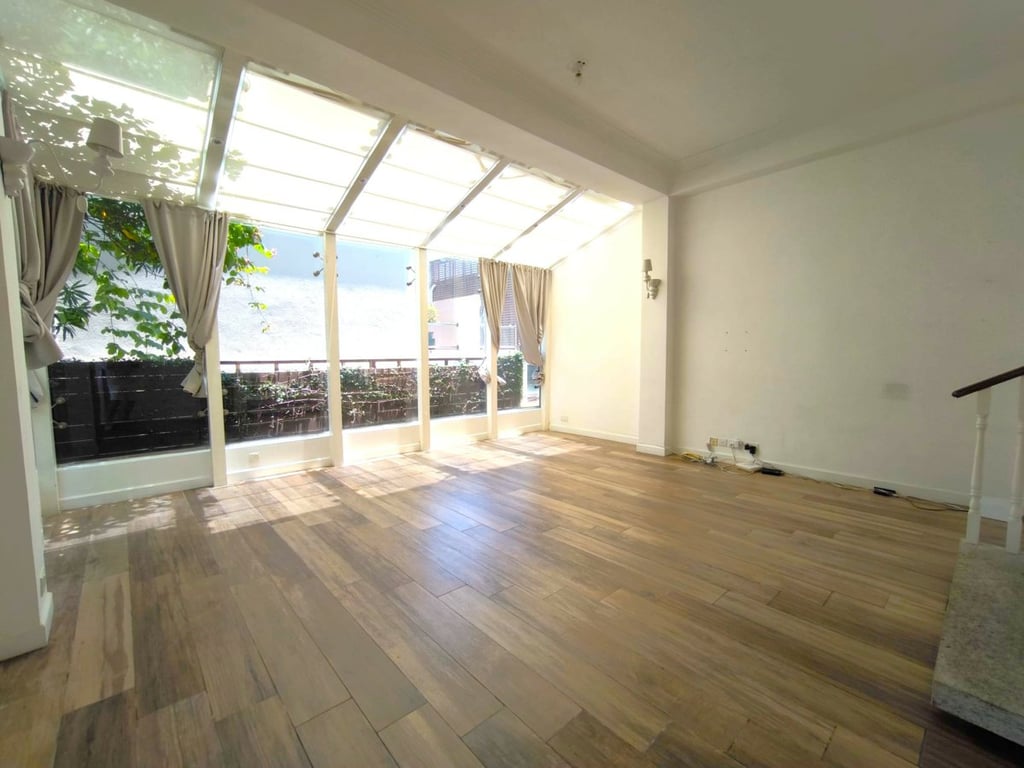 https://img.propertyraptor.com/cdn-cgi/imagedelivery/KD5bF_AFL0JDTbKLWF7z9g/ap8/ap8_001/hornet/prp/img/c538d92ce88d659325efb8c2f7c9eac7-wtm.jpg/public