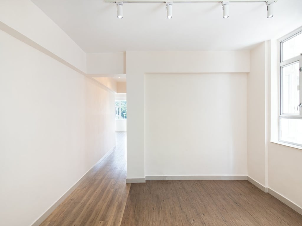 https://img.propertyraptor.com/cdn-cgi/imagedelivery/KD5bF_AFL0JDTbKLWF7z9g/ap8/ap8_001/hornet/prp/img/c572ff2a310bd2309fc76526b77afcfb.jpg/public