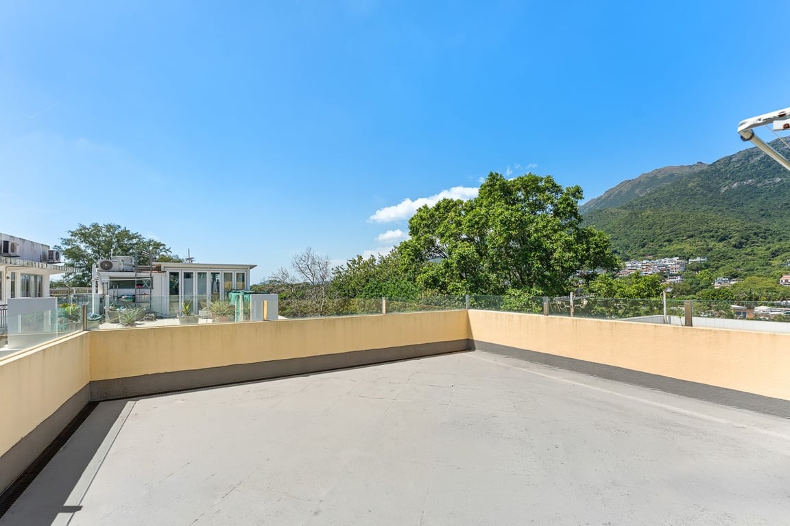 https://img.propertyraptor.com/cdn-cgi/imagedelivery/KD5bF_AFL0JDTbKLWF7z9g/ap8/ap8_001/hornet/prp/img/c5906e25b683bd3ba88623f16477707b-wtm.jpg/public