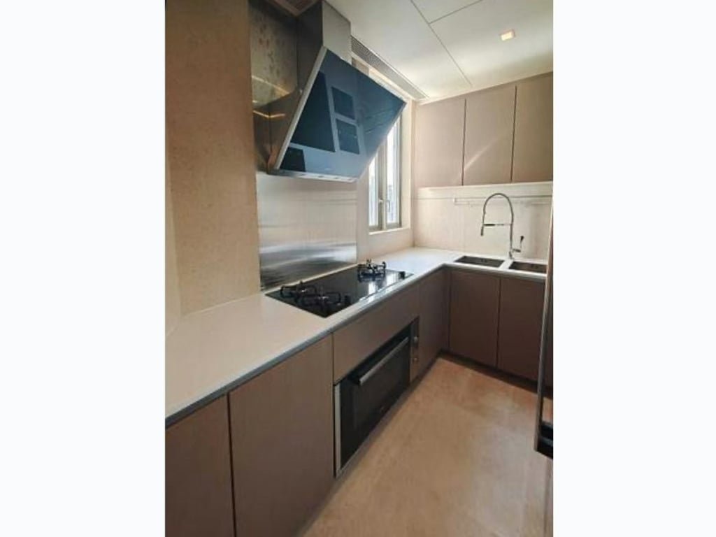 https://img.propertyraptor.com/cdn-cgi/imagedelivery/KD5bF_AFL0JDTbKLWF7z9g/ap8/ap8_001/hornet/prp/img/c59288bd24cc7ff77a5bd4c299d63d0a-wtm.jpg/public