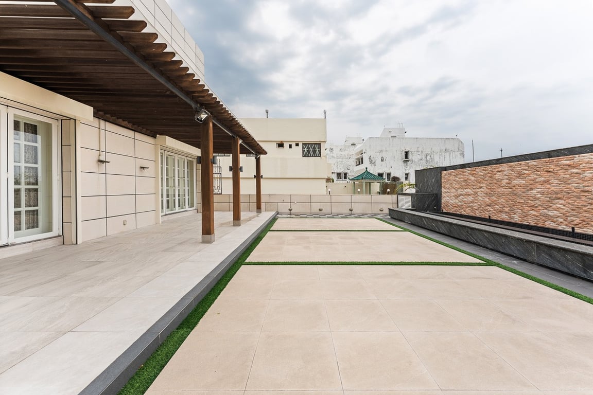 https://img.propertyraptor.com/cdn-cgi/imagedelivery/KD5bF_AFL0JDTbKLWF7z9g/ap8/ap8_001/hornet/prp/img/c5d00c7b853bc1026fbb672a68681ceb-wtm.jpg/public