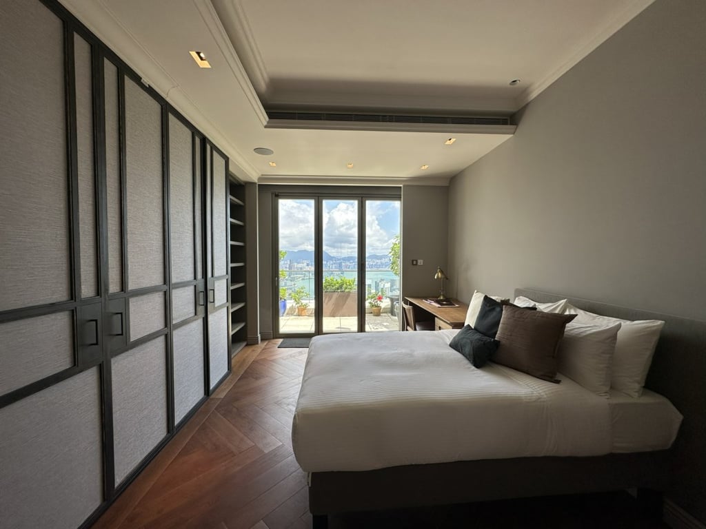 https://img.propertyraptor.com/cdn-cgi/imagedelivery/KD5bF_AFL0JDTbKLWF7z9g/ap8/ap8_001/hornet/prp/img/c5d7bc1b9a15d395c9055c8f4f918fa7.jpg/public