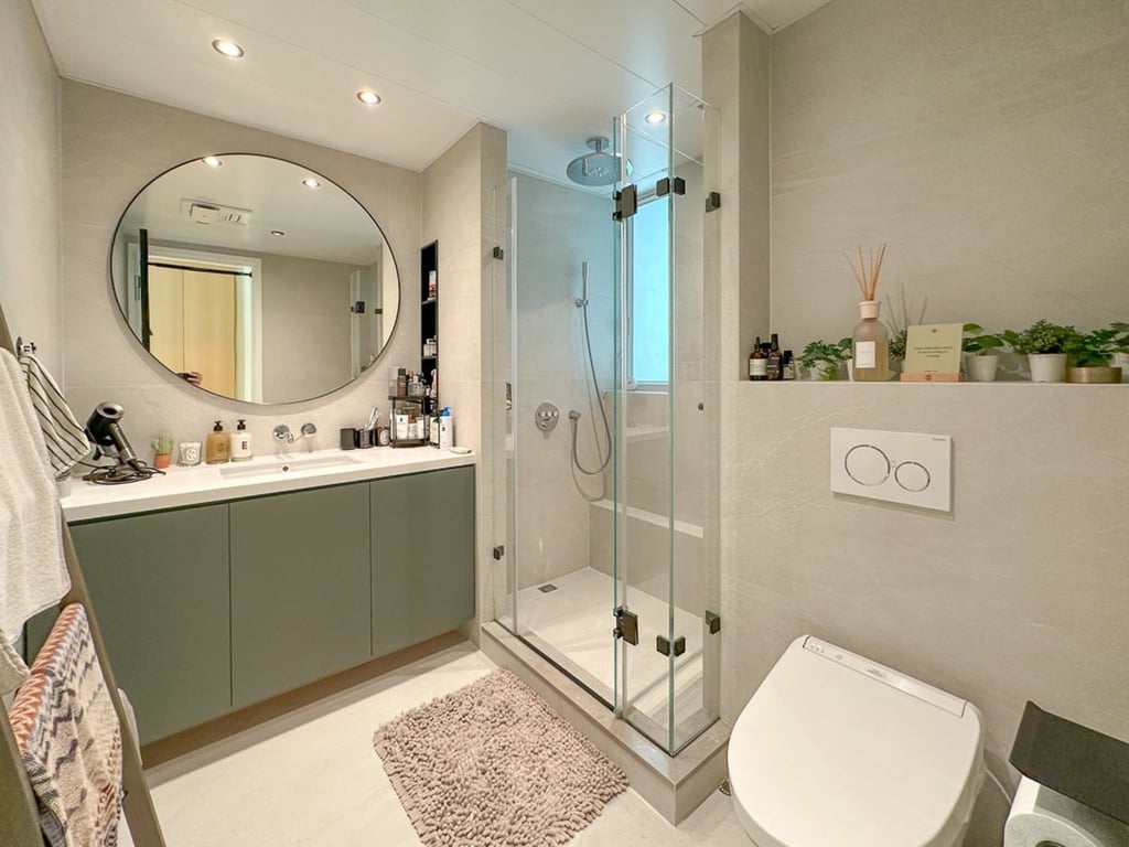 https://img.propertyraptor.com/cdn-cgi/imagedelivery/KD5bF_AFL0JDTbKLWF7z9g/ap8/ap8_001/hornet/prp/img/c60b53b2c4ba6096e66bb7380c57de5d.jpg/public