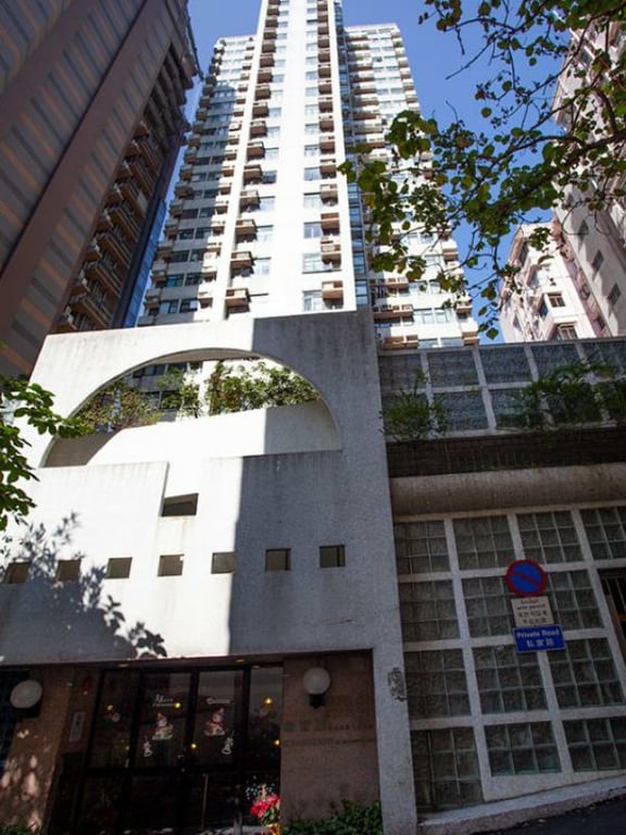 https://img.propertyraptor.com/cdn-cgi/imagedelivery/KD5bF_AFL0JDTbKLWF7z9g/ap8/ap8_001/hornet/prp/img/c61e4cb2cb545cc1b1c2326e0f152781.jpg/public