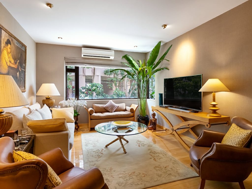 https://img.propertyraptor.com/cdn-cgi/imagedelivery/KD5bF_AFL0JDTbKLWF7z9g/ap8/ap8_001/hornet/prp/img/c62d3bf8af63ee4d6098d276d9749bb8.jpg/public