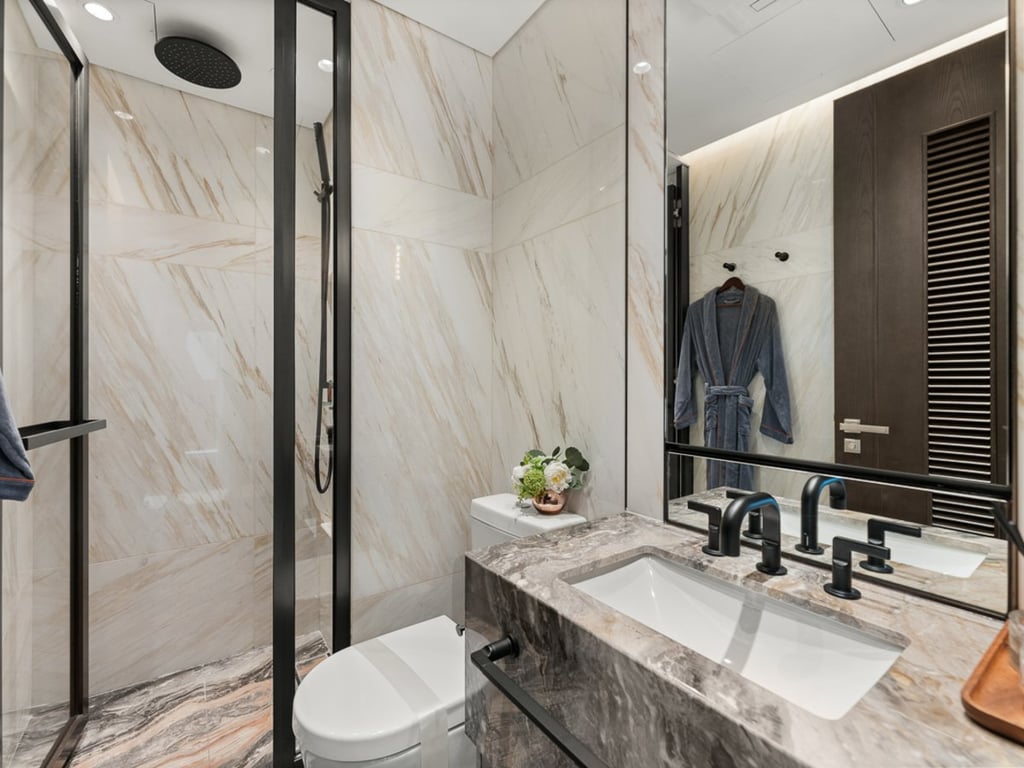 https://img.propertyraptor.com/cdn-cgi/imagedelivery/KD5bF_AFL0JDTbKLWF7z9g/ap8/ap8_001/hornet/prp/img/c631290d07a7069ee4e7ec0d07cd27c2.jpg/public