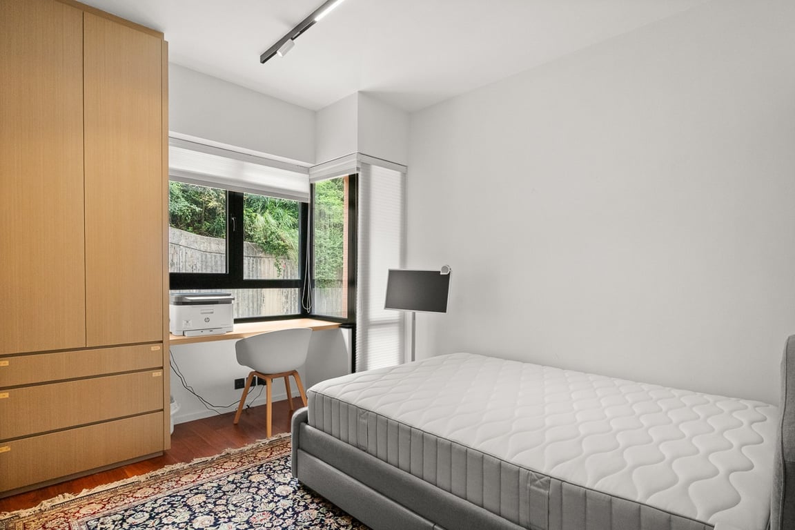 https://img.propertyraptor.com/cdn-cgi/imagedelivery/KD5bF_AFL0JDTbKLWF7z9g/ap8/ap8_001/hornet/prp/img/c632b00e066ec68852d8877212d62c42-wtm.jpg/public