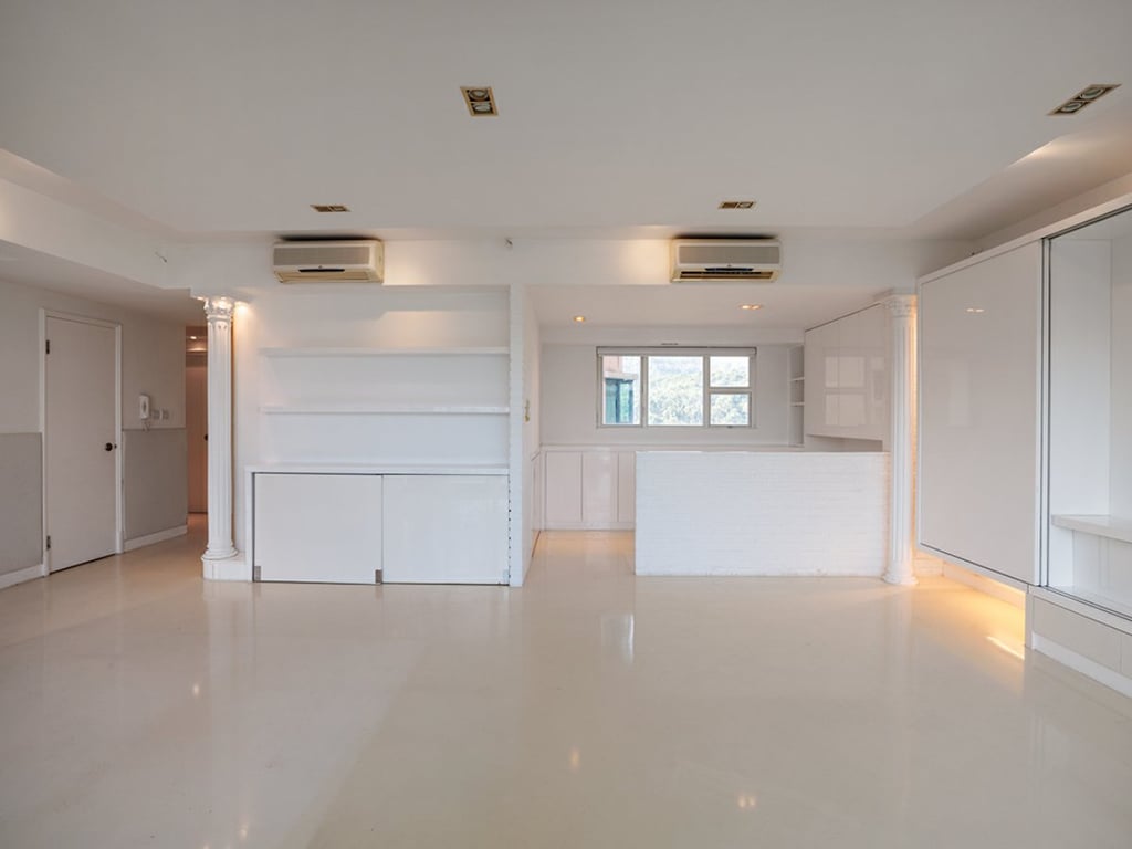 https://img.propertyraptor.com/cdn-cgi/imagedelivery/KD5bF_AFL0JDTbKLWF7z9g/ap8/ap8_001/hornet/prp/img/c638e7a375ffbee67fdcc6012a6a2642.jpg/public