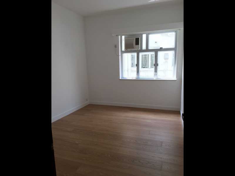 https://img.propertyraptor.com/cdn-cgi/imagedelivery/KD5bF_AFL0JDTbKLWF7z9g/ap8/ap8_001/hornet/prp/img/c660ea043666f2f0ee69742deec8345c.jpg/public