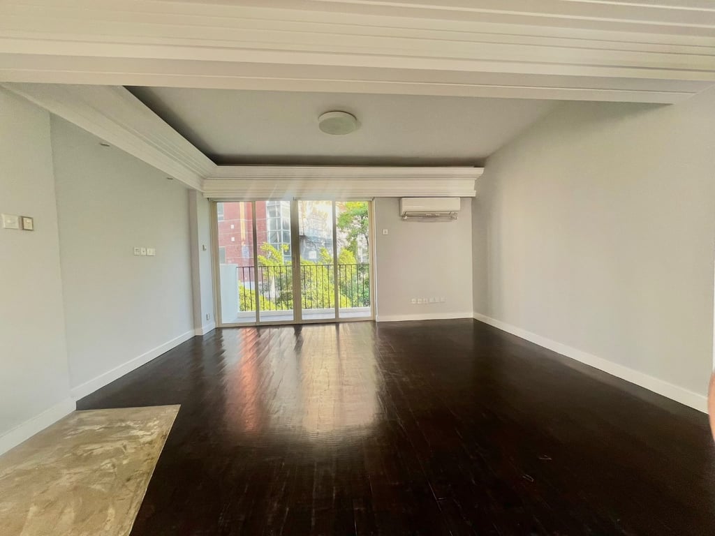 https://img.propertyraptor.com/cdn-cgi/imagedelivery/KD5bF_AFL0JDTbKLWF7z9g/ap8/ap8_001/hornet/prp/img/c68839e7fd4025174fe90c5220597924-wtm.jpg/public