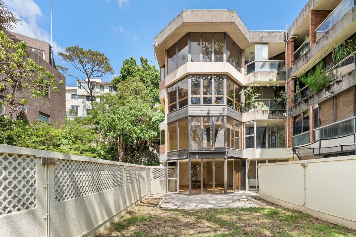 https://img.propertyraptor.com/cdn-cgi/imagedelivery/KD5bF_AFL0JDTbKLWF7z9g/ap8/ap8_001/hornet/prp/img/c6acd677b9fd31e2dbdc8f863c684df3-wtm.jpg/public
