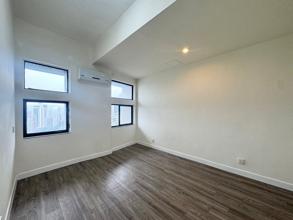 https://img.propertyraptor.com/cdn-cgi/imagedelivery/KD5bF_AFL0JDTbKLWF7z9g/ap8/ap8_001/hornet/prp/img/c6ce32dbf6bdf79b08e505cceb4b9346-wtm.jpg/public