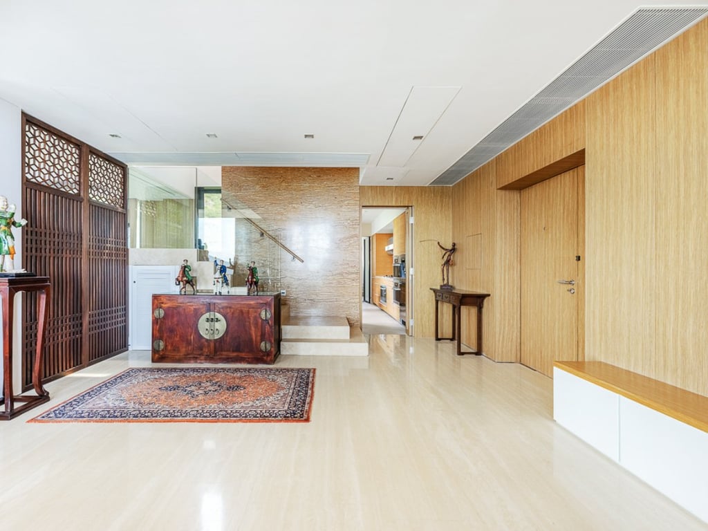 https://img.propertyraptor.com/cdn-cgi/imagedelivery/KD5bF_AFL0JDTbKLWF7z9g/ap8/ap8_001/hornet/prp/img/c6faa32fbe4d2455697bada60b4789f3.jpg/public