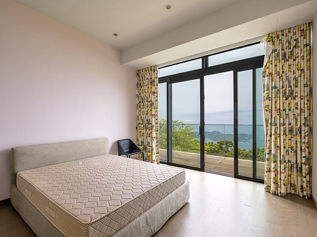 https://img.propertyraptor.com/cdn-cgi/imagedelivery/KD5bF_AFL0JDTbKLWF7z9g/ap8/ap8_001/hornet/prp/img/c7240391e6ae235d7016f7f3bb1a7488.jpg/public