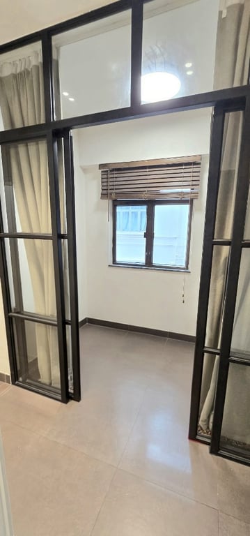 https://img.propertyraptor.com/cdn-cgi/imagedelivery/KD5bF_AFL0JDTbKLWF7z9g/ap8/ap8_001/hornet/prp/img/c7293698c846d0a1c3f93f58b65041a3-wtm.jpg/public