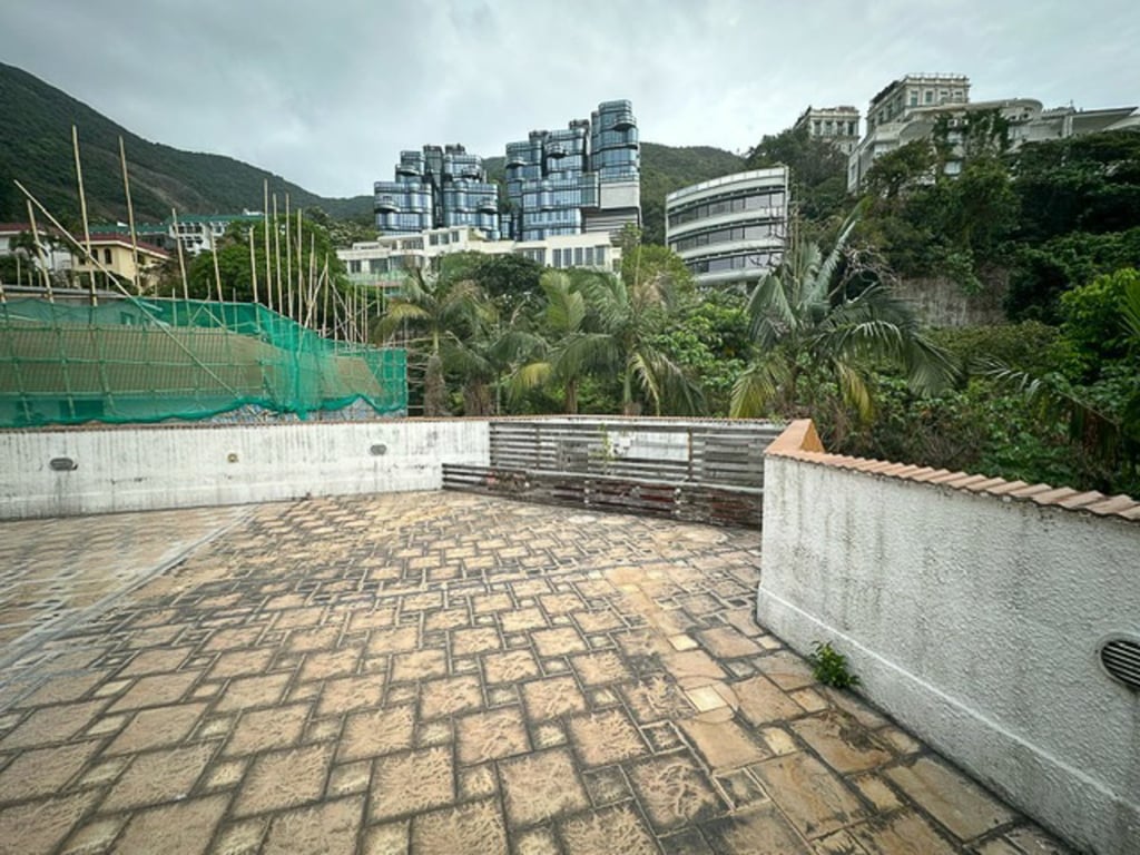 https://img.propertyraptor.com/cdn-cgi/imagedelivery/KD5bF_AFL0JDTbKLWF7z9g/ap8/ap8_001/hornet/prp/img/c748069ec2805473aa6ddd15687fc0b3.jpg/public