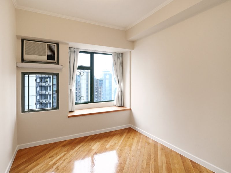 https://img.propertyraptor.com/cdn-cgi/imagedelivery/KD5bF_AFL0JDTbKLWF7z9g/ap8/ap8_001/hornet/prp/img/c7545434ac56e27d3b2834e115e9cc37.jpg/public