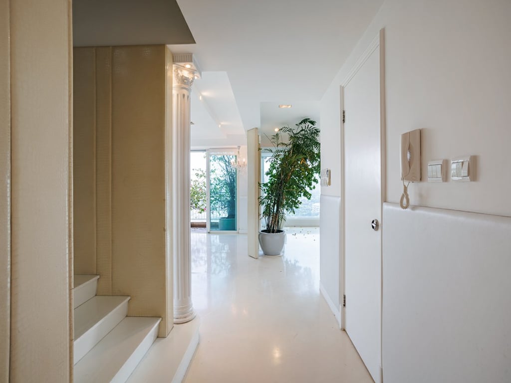 https://img.propertyraptor.com/cdn-cgi/imagedelivery/KD5bF_AFL0JDTbKLWF7z9g/ap8/ap8_001/hornet/prp/img/c76a4a5bf5d036db8ba31507fe035129.jpg/public