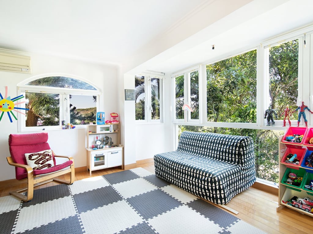 https://img.propertyraptor.com/cdn-cgi/imagedelivery/KD5bF_AFL0JDTbKLWF7z9g/ap8/ap8_001/hornet/prp/img/c76eeff241bc7464154d8a9a83eb6756.jpg/public