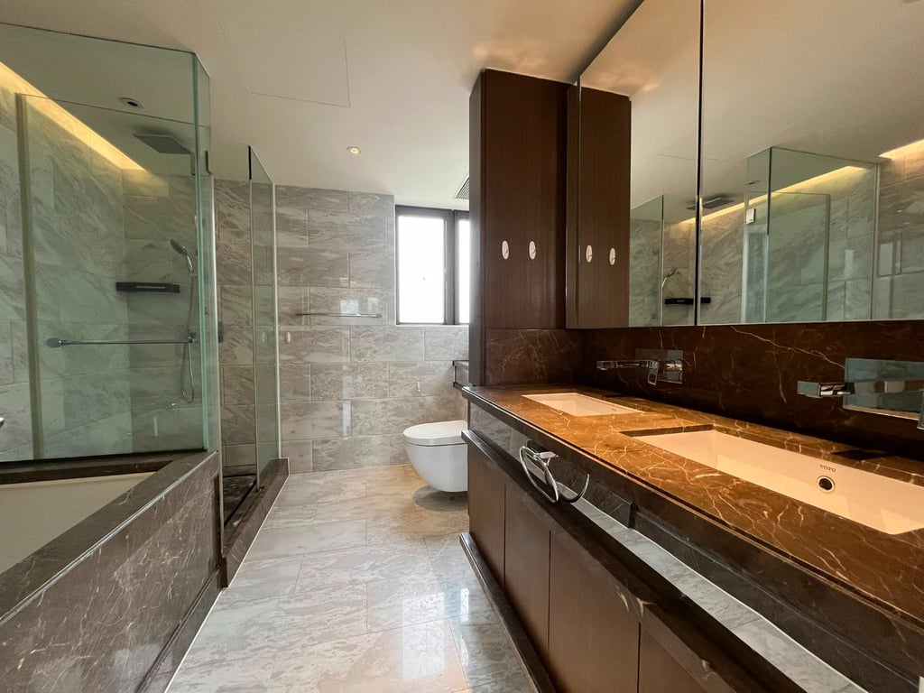 https://img.propertyraptor.com/cdn-cgi/imagedelivery/KD5bF_AFL0JDTbKLWF7z9g/ap8/ap8_001/hornet/prp/img/c773fa89b79854123a2852c935352cd4-wtm.jpg/public