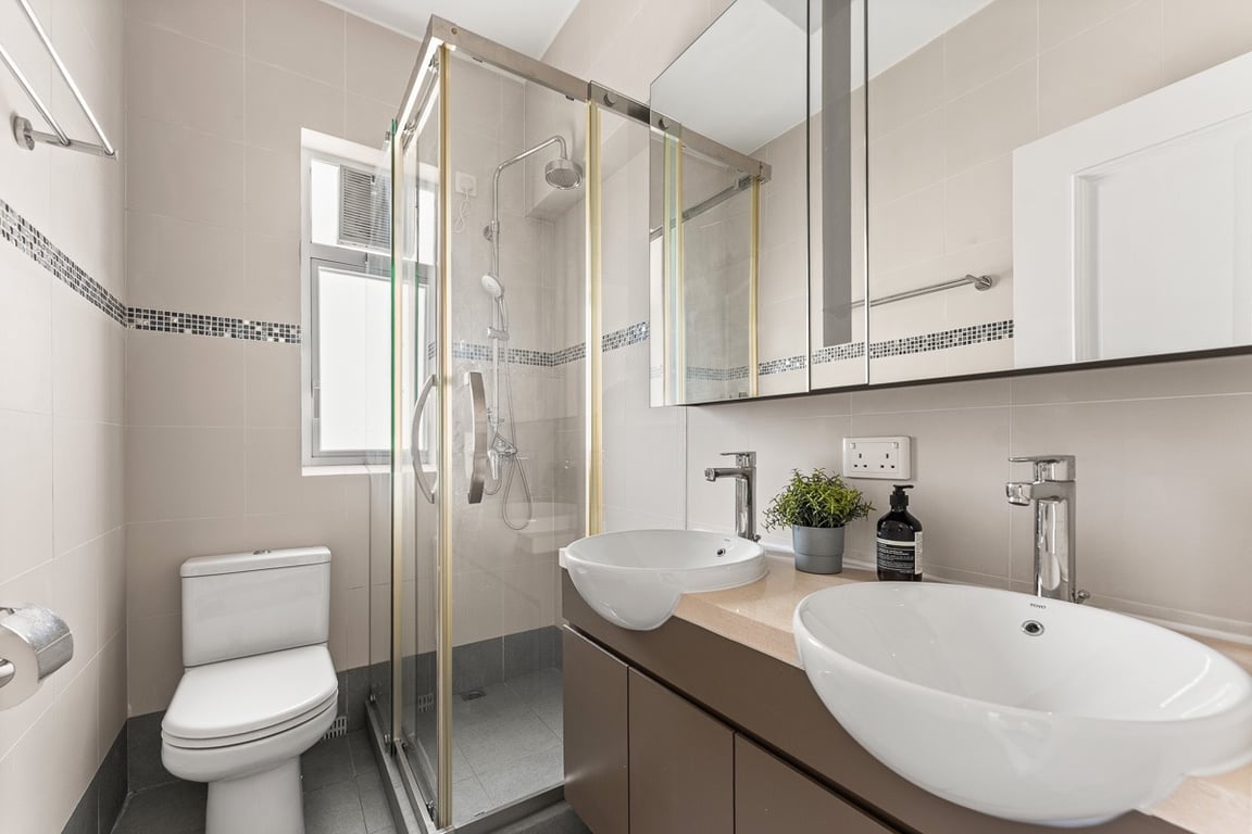 https://img.propertyraptor.com/cdn-cgi/imagedelivery/KD5bF_AFL0JDTbKLWF7z9g/ap8/ap8_001/hornet/prp/img/c77b58b253c21e9bc94be3776681487b-wtm.jpg/public