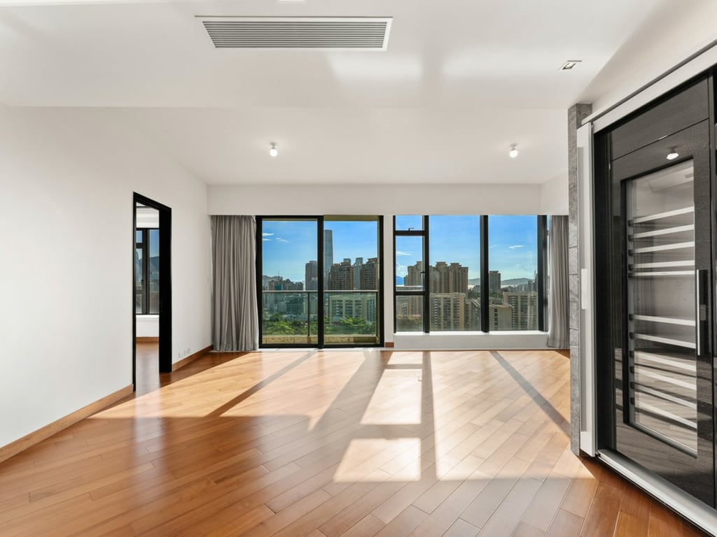 https://img.propertyraptor.com/cdn-cgi/imagedelivery/KD5bF_AFL0JDTbKLWF7z9g/ap8/ap8_001/hornet/prp/img/c78265b41b9154296862700b2b2d9d28-wtm.jpg/public