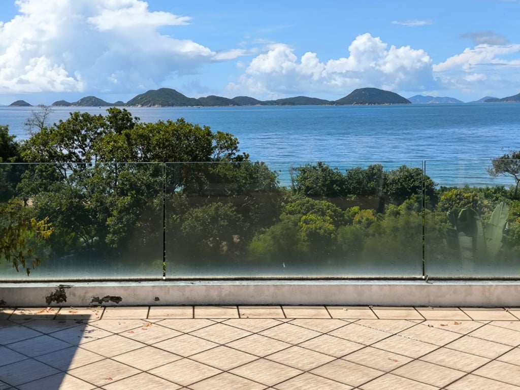 https://img.propertyraptor.com/cdn-cgi/imagedelivery/KD5bF_AFL0JDTbKLWF7z9g/ap8/ap8_001/hornet/prp/img/c7a24819756e858348964b2e35cda637.jpg/public