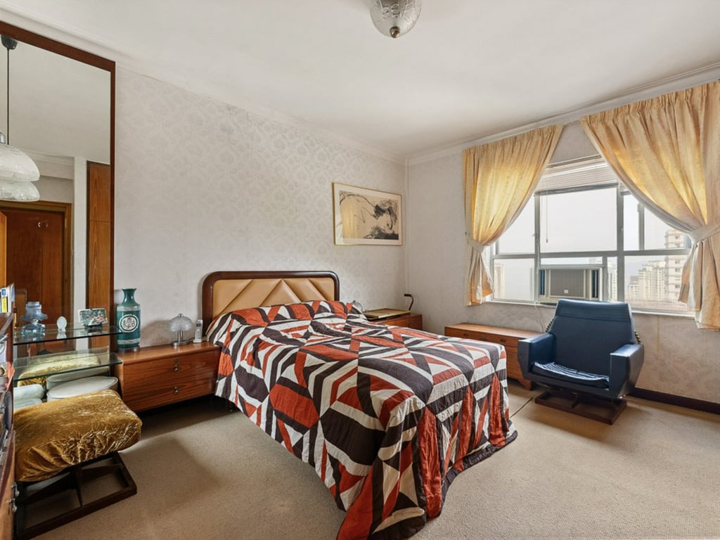 https://img.propertyraptor.com/cdn-cgi/imagedelivery/KD5bF_AFL0JDTbKLWF7z9g/ap8/ap8_001/hornet/prp/img/c7ad4c1ca329d59c125de03438b3ebd5.jpg/public