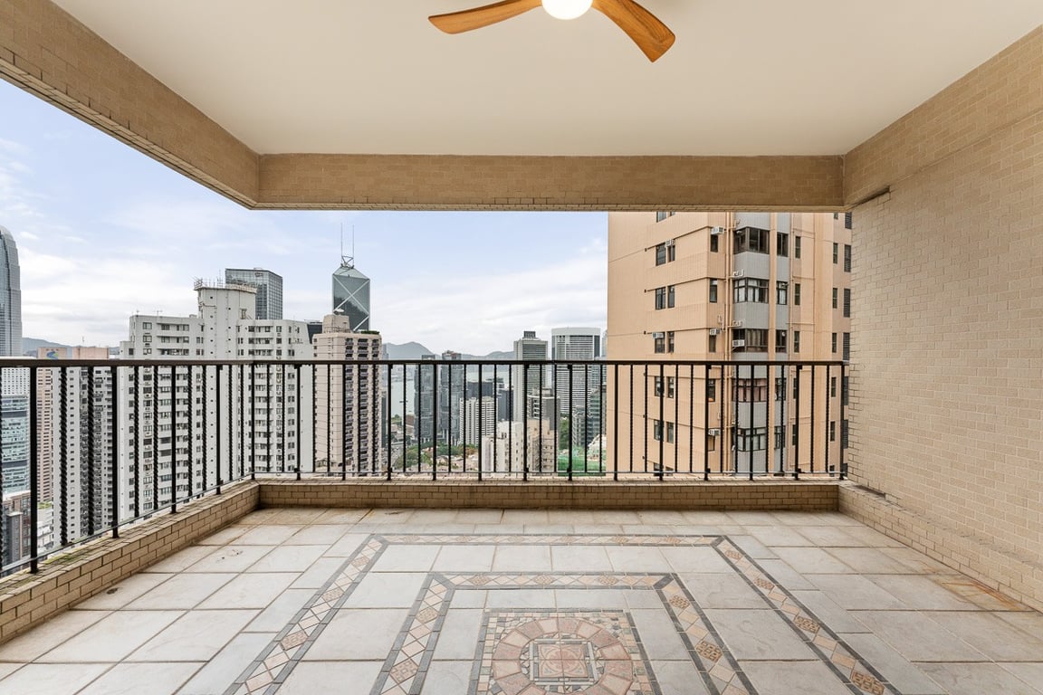 https://img.propertyraptor.com/cdn-cgi/imagedelivery/KD5bF_AFL0JDTbKLWF7z9g/ap8/ap8_001/hornet/prp/img/c7b57bb1d33e0fd3a20b2d0278b75586-wtm.jpg/public