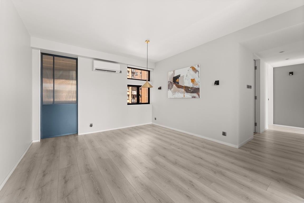 https://img.propertyraptor.com/cdn-cgi/imagedelivery/KD5bF_AFL0JDTbKLWF7z9g/ap8/ap8_001/hornet/prp/img/c7d4fe6544ffd155b27e500d061df25b-wtm.jpg/public