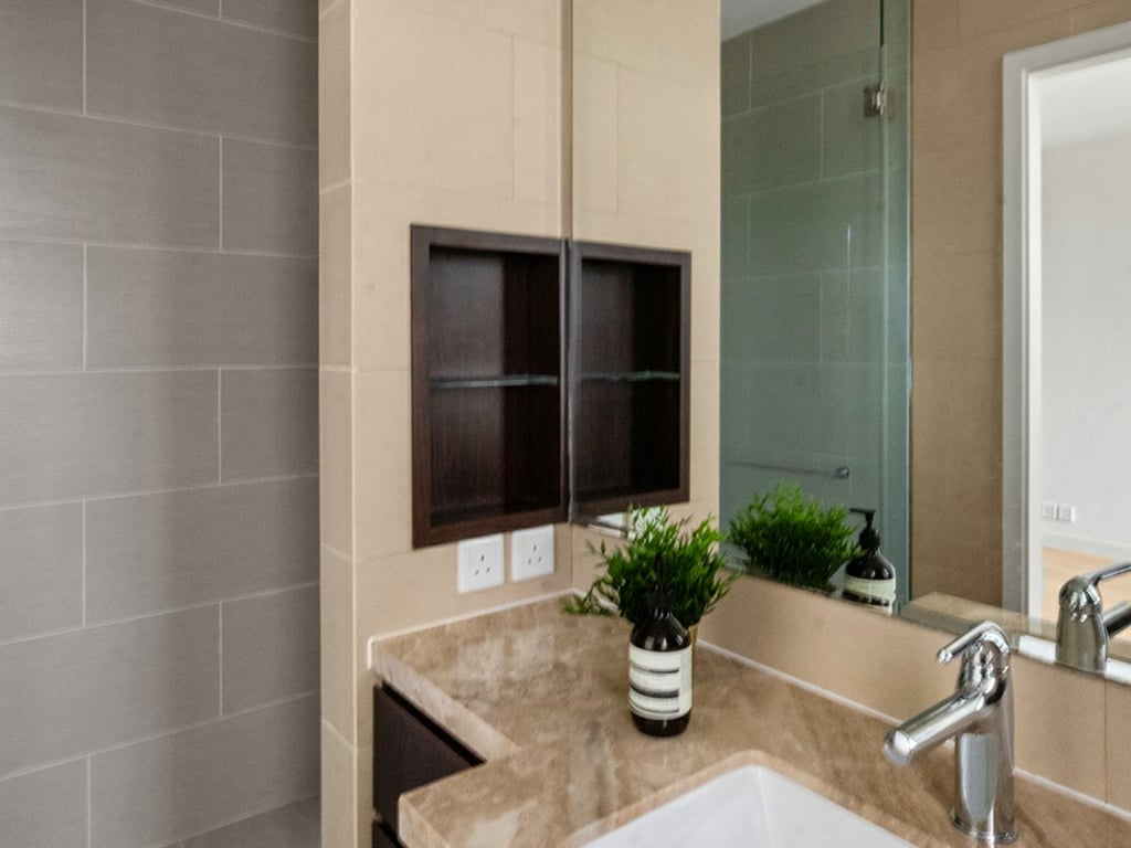 https://img.propertyraptor.com/cdn-cgi/imagedelivery/KD5bF_AFL0JDTbKLWF7z9g/ap8/ap8_001/hornet/prp/img/c8240ee48d478bf6073f0db888afaad1.jpg/public