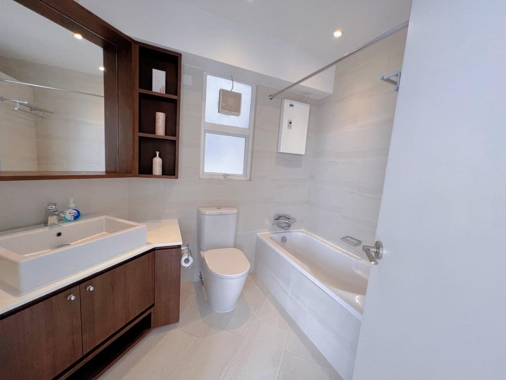 https://img.propertyraptor.com/cdn-cgi/imagedelivery/KD5bF_AFL0JDTbKLWF7z9g/ap8/ap8_001/hornet/prp/img/c830fddb6a88bb843b8490746dab359b-wtm.jpg/public