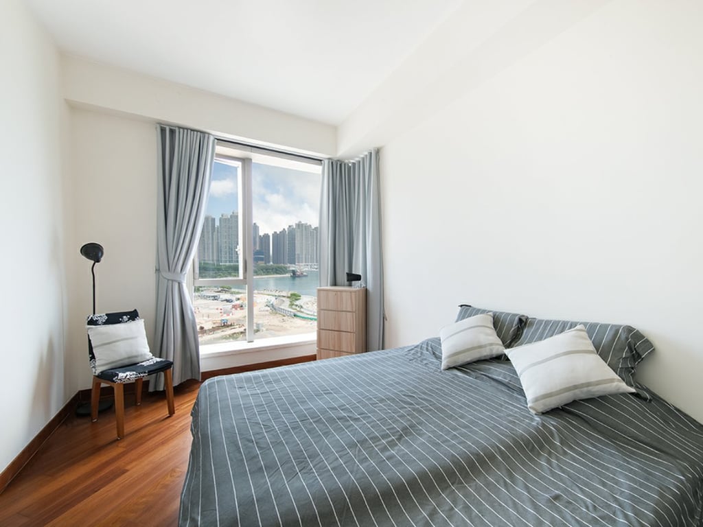 https://img.propertyraptor.com/cdn-cgi/imagedelivery/KD5bF_AFL0JDTbKLWF7z9g/ap8/ap8_001/hornet/prp/img/c86107d3e5477d56da137f4b2833223c.jpg/public