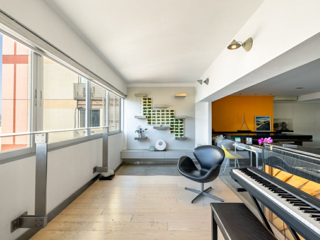 https://img.propertyraptor.com/cdn-cgi/imagedelivery/KD5bF_AFL0JDTbKLWF7z9g/ap8/ap8_001/hornet/prp/img/c872c07b851b787c11fc8c04cc724b99.jpg/public