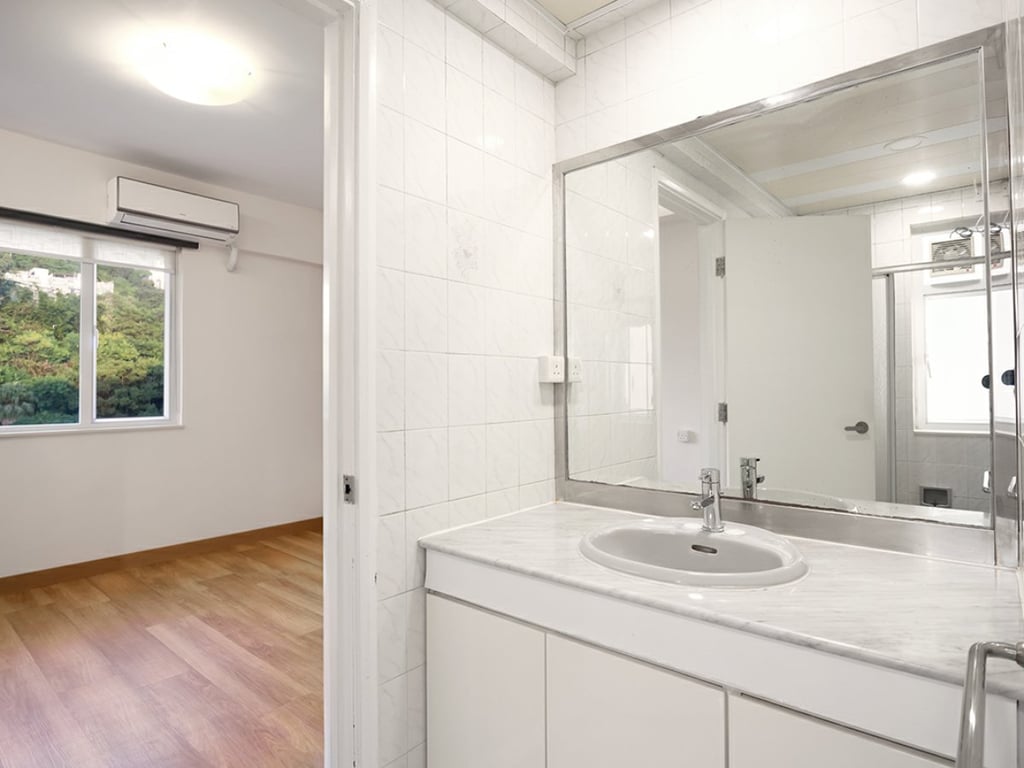 https://img.propertyraptor.com/cdn-cgi/imagedelivery/KD5bF_AFL0JDTbKLWF7z9g/ap8/ap8_001/hornet/prp/img/c895f8f03ef29ec86236af2464a25269.jpg/public