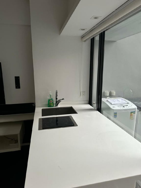 https://img.propertyraptor.com/cdn-cgi/imagedelivery/KD5bF_AFL0JDTbKLWF7z9g/ap8/ap8_001/hornet/prp/img/c8a25d26af0dffd3e1f4181259170e9b-wtm.jpg/public