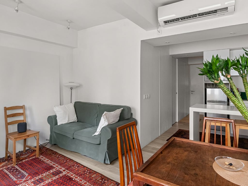 https://img.propertyraptor.com/cdn-cgi/imagedelivery/KD5bF_AFL0JDTbKLWF7z9g/ap8/ap8_001/hornet/prp/img/c8a2e247448f5a5e957f874a2b31c050.jpg/public