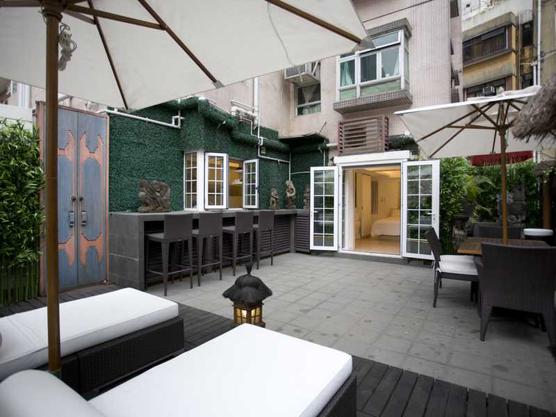 https://img.propertyraptor.com/cdn-cgi/imagedelivery/KD5bF_AFL0JDTbKLWF7z9g/ap8/ap8_001/hornet/prp/img/c8a4269dcb46255cadad101f97c81551.jpg/public