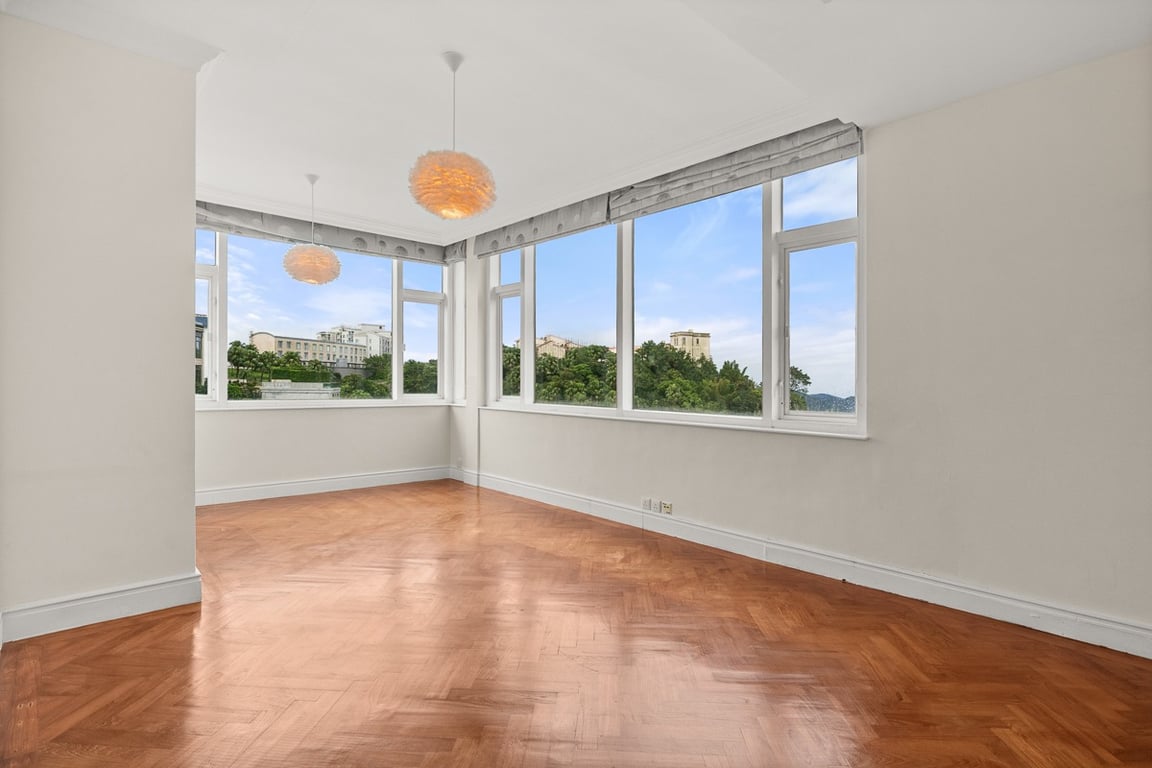 https://img.propertyraptor.com/cdn-cgi/imagedelivery/KD5bF_AFL0JDTbKLWF7z9g/ap8/ap8_001/hornet/prp/img/c8aadb2100916ede3d7ad82c6a74d629-wtm.jpg/public