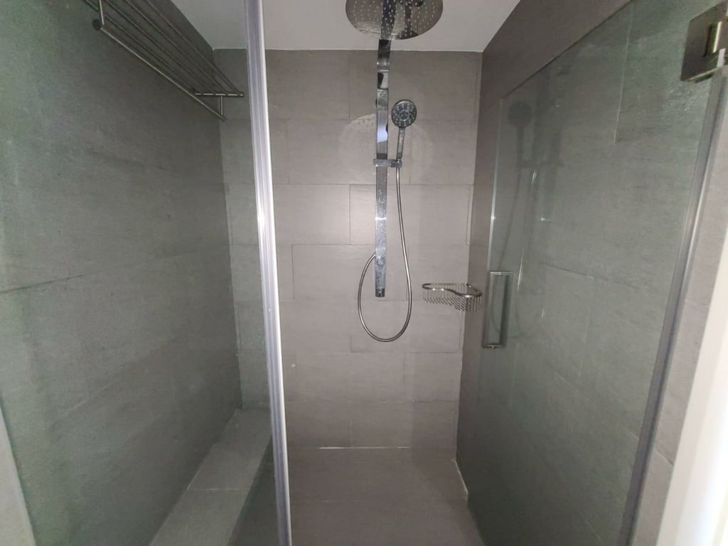 https://img.propertyraptor.com/cdn-cgi/imagedelivery/KD5bF_AFL0JDTbKLWF7z9g/ap8/ap8_001/hornet/prp/img/c8eb6526ec1cffb3fcc88a40d5826b54-wtm.jpg/public