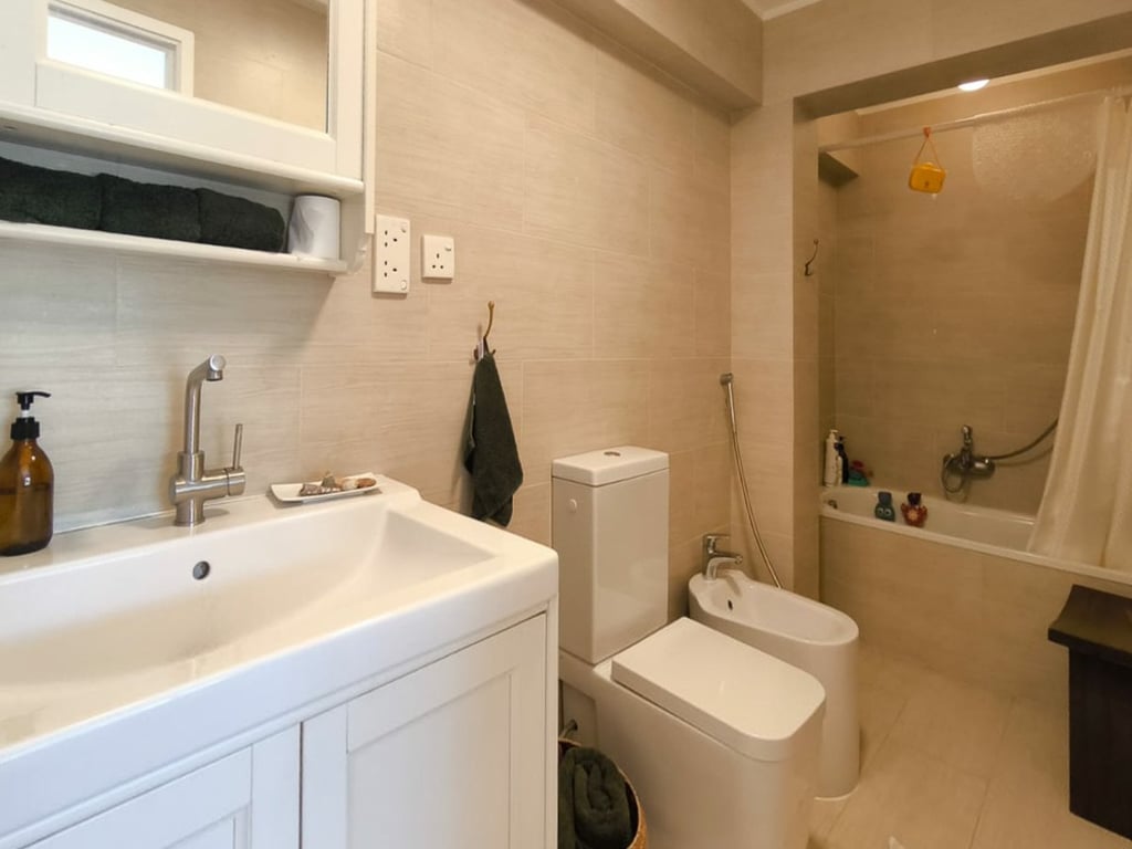 https://img.propertyraptor.com/cdn-cgi/imagedelivery/KD5bF_AFL0JDTbKLWF7z9g/ap8/ap8_001/hornet/prp/img/c8f0a24196b3c8ec3a08e60017c7f59a.jpg/public