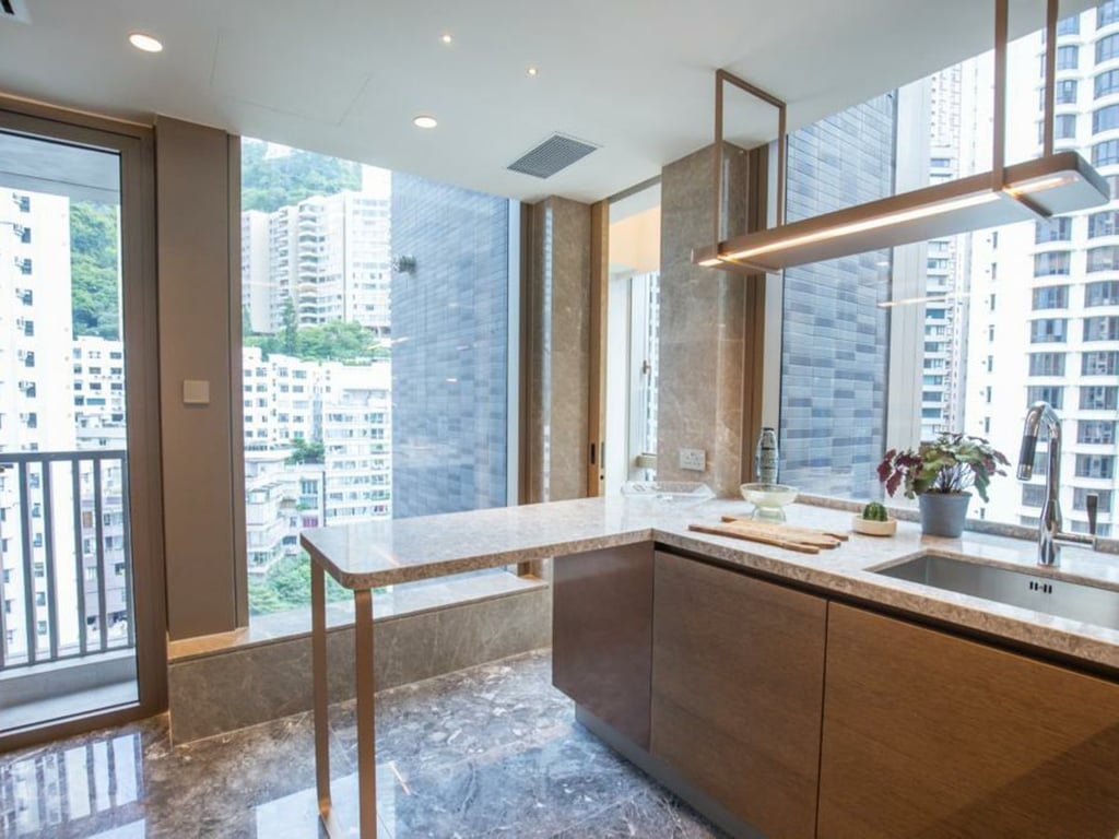 https://img.propertyraptor.com/cdn-cgi/imagedelivery/KD5bF_AFL0JDTbKLWF7z9g/ap8/ap8_001/hornet/prp/img/c911d68a550bb03ee890b5864037f866.jpg/public