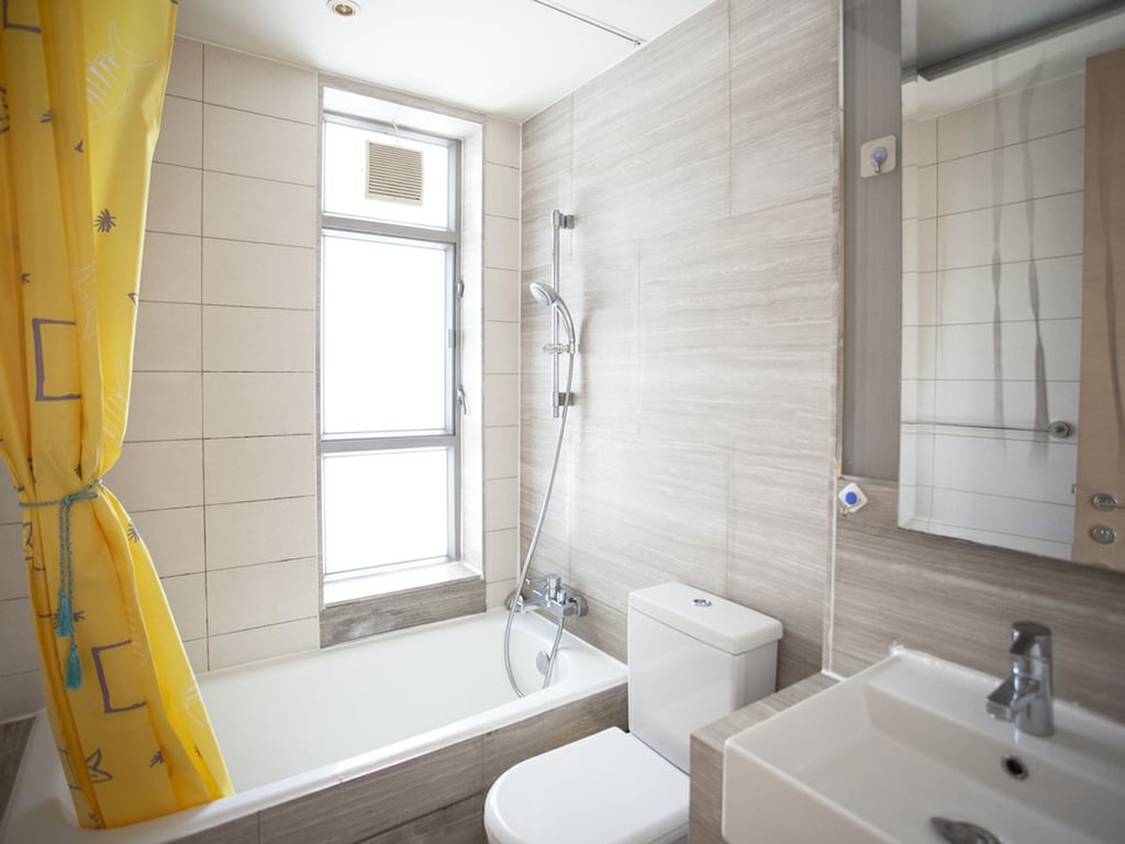 https://img.propertyraptor.com/cdn-cgi/imagedelivery/KD5bF_AFL0JDTbKLWF7z9g/ap8/ap8_001/hornet/prp/img/c91671ffc14c61cc2f99ea2f70f685f6-wtm.jpg/public