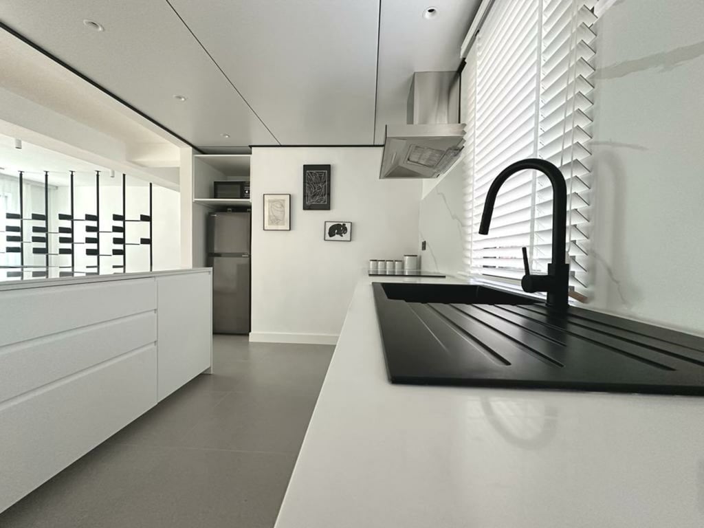 https://img.propertyraptor.com/cdn-cgi/imagedelivery/KD5bF_AFL0JDTbKLWF7z9g/ap8/ap8_001/hornet/prp/img/c934f064b5d73ae931523fd92f75b380-wtm.jpg/public