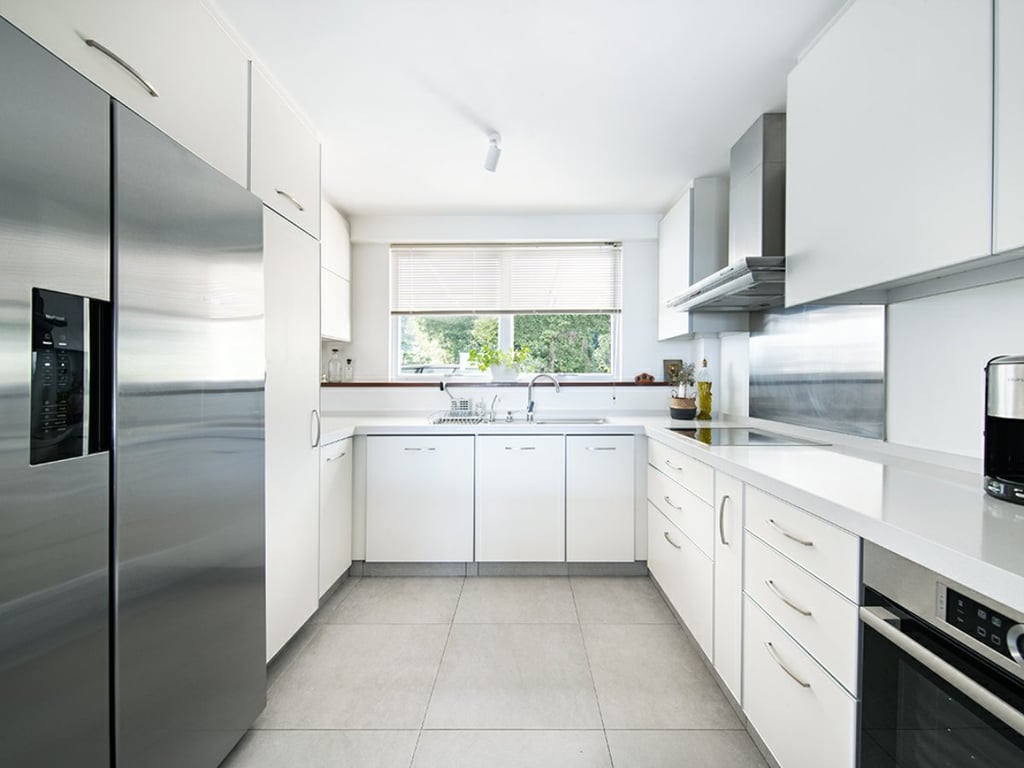https://img.propertyraptor.com/cdn-cgi/imagedelivery/KD5bF_AFL0JDTbKLWF7z9g/ap8/ap8_001/hornet/prp/img/c93b7e9e83a2081309ada001903004d4.jpg/public