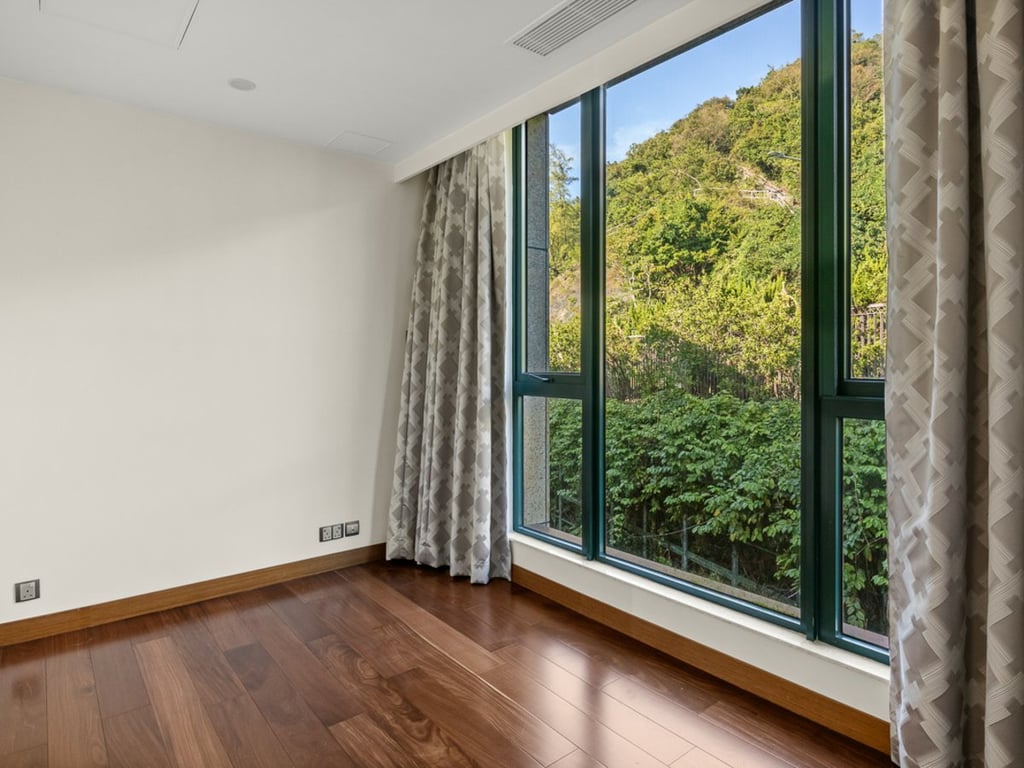 https://img.propertyraptor.com/cdn-cgi/imagedelivery/KD5bF_AFL0JDTbKLWF7z9g/ap8/ap8_001/hornet/prp/img/c95b8db9d628969143003d993e100a1b.jpg/public
